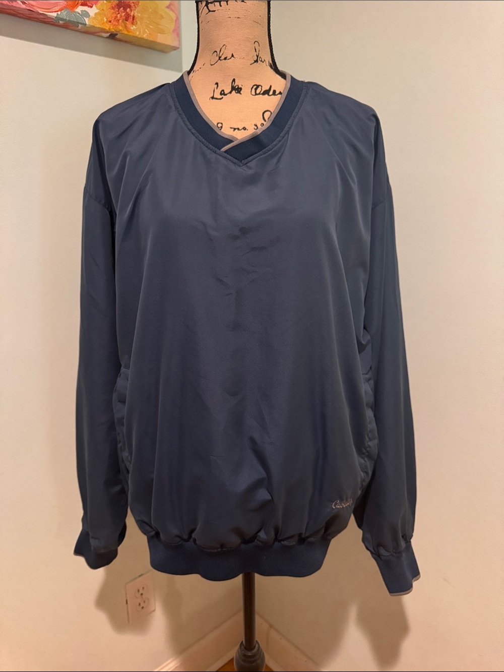 Cabela’s size large Navy V-Neck Pullover Windbreaker